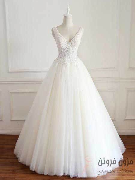 لباس عروس با یقه V